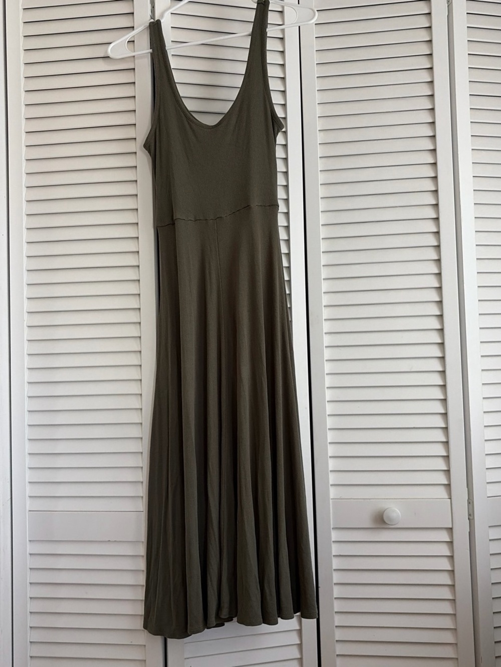 Olive Green Sleeveless Midi Dress